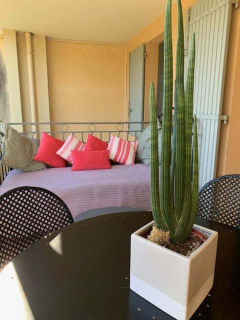 Appartement Cosy Avec Climatisation Reversible Golf De Saumane Exterior foto