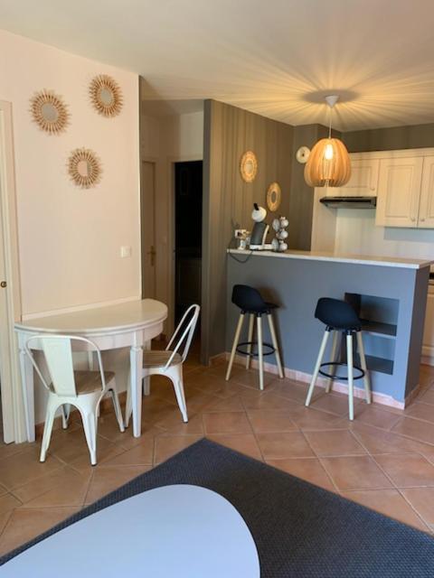 Appartement Cosy Avec Climatisation Reversible Golf De Saumane Exterior foto